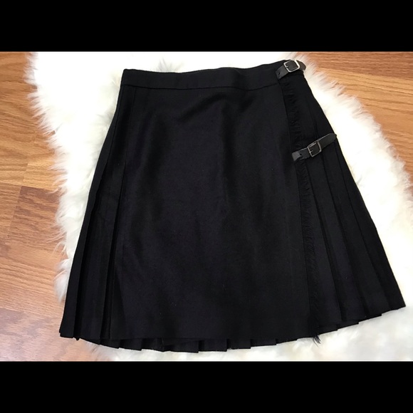 Burberry Dresses & Skirts - BURBERRY PLEATED KILT STYLE WOOL SKIRT BLK SZ 8